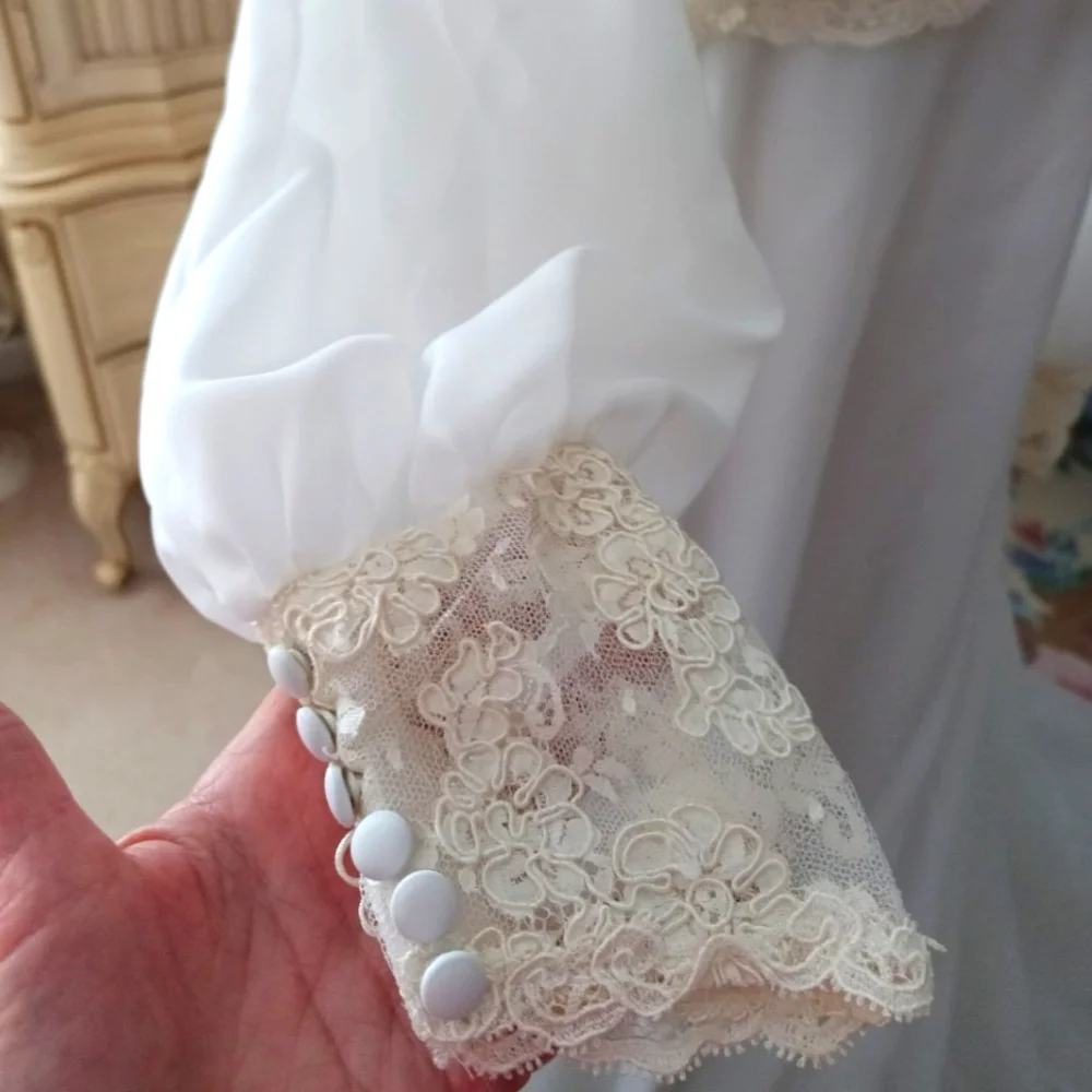 GORGEOUS 1990S "BIANCHI" CRISP WHITE CHIFFON WEDDING GOWN W/ LACE JACKET & VEIL! - Picture 11 of 16